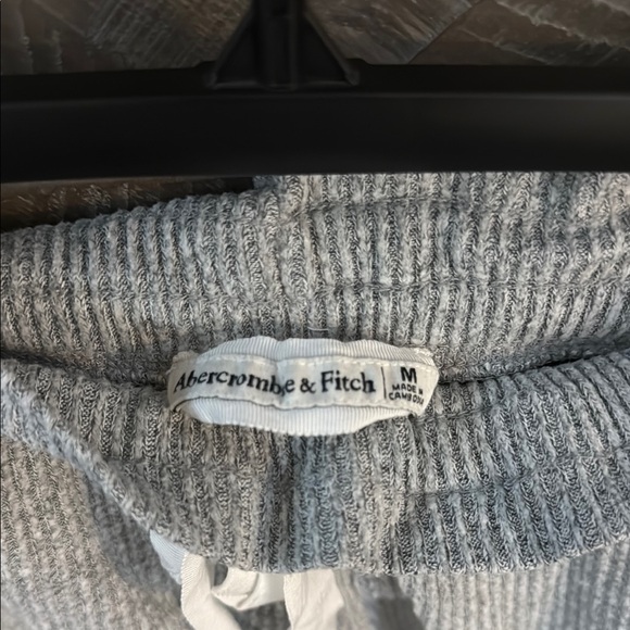 Abercrombie & Fitch Gray shorts with Elastic Waistband - Picture 2 of 3